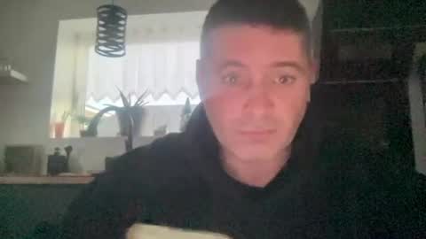 Snapshot of guil0 chatting on February 10, 9:08 pm guil0 online show from February 10, 9:08 pm