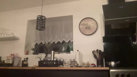 Snapshot of guil0 chatting on February 15, 8:02 am guil0 online show from February 15, 8:02 am