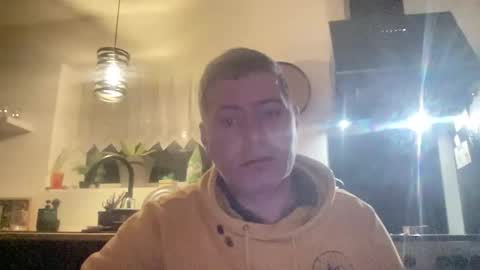 Snapshot of guil0 chatting on February 21, 8:59 am guil0 online show from February 21, 8:59 am