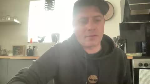 Snapshot of guil0 chatting on February 23, 8:06 pm guil0 online show from February 23, 8:06 pm