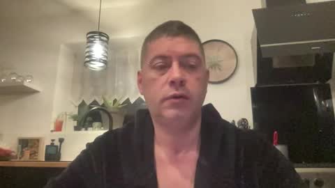 Snapshot of guil0 chatting on February 28, 8:04 am guil0 online show from February 28, 8:04 am