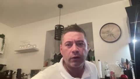 Snapshot of guil0 chatting on March 1, 4:25 am guil0 online show from March 1, 4:25 am