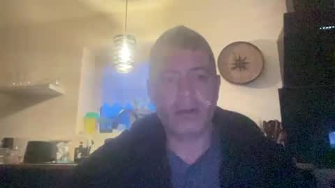 Snapshot of guil0 chatting on March 17, 9:56 am guil0 online show from March 17, 9:56 am