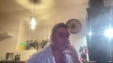 Snapshot of guil0 chatting on March 18, 7:55 am guil0 online show from March 18, 7:55 am