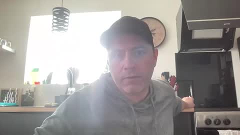 Snapshot of guil0 chatting on March 22, 3:48 pm guil0 online show from March 22, 3:48 pm