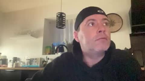 Snapshot of guil0 chatting on March 28, 8:58 am guil0 online show from March 28, 8:58 am