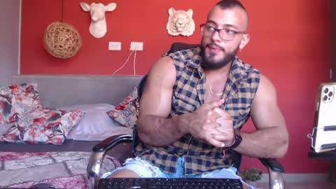 Snapshot of guillesmith2021 chatting on January 18, 7:58 pm Angel online show from January 18, 7:58 pm