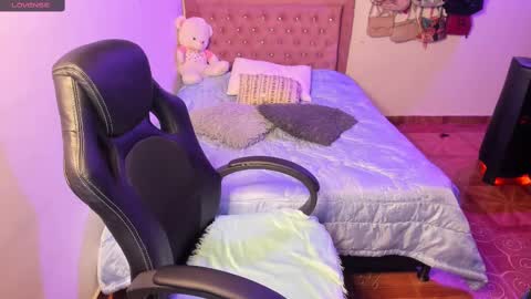Hello Im Julieta Im 25 years old welcome to my room have fun and be happy. online show from March 3, 2:47 am