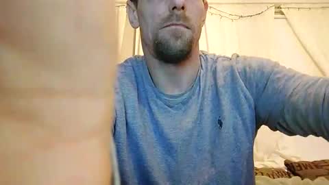 gunnarssonbenni33 online show from March 7, 8:17 pm