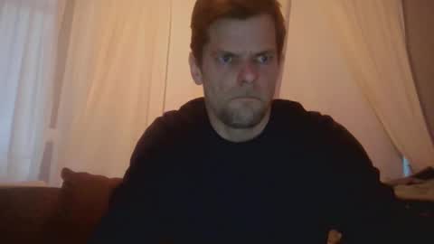 Snapshot of gunnarssonbenni33 chatting on May 8, 10:04 pm gunnarssonbenni33 online show from May 8, 10:04 pm