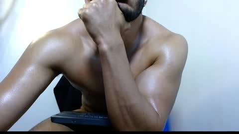 holl latino online show from April 21, 7:06 pm