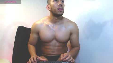 holl latino online show from July 12, 7:05 pm