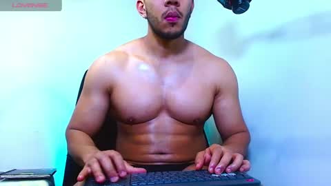 holl latino online show from July 25, 8:28 pm