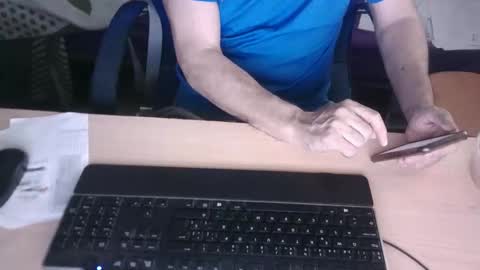 Snapshot of gusanito_enano chatting on May 6, 3:06 pm gusanito_enano online show from May 6, 3:06 pm