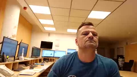 Snapshot of guschidick chatting on October 4, 6:22 am guschidick online show from October 4, 6:22 am