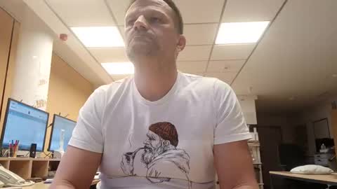 Snapshot of guschidick chatting on December 18, 2:17 am guschidick online show from December 18, 2:17 am