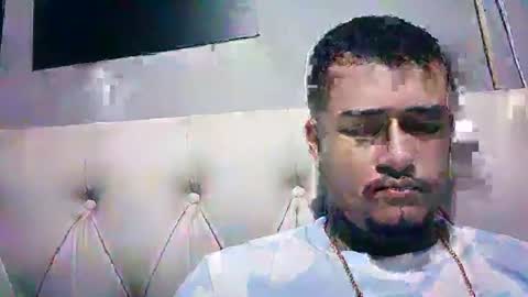 Snapshot of gustavo942493 chatting on July 16, 2:39 am gustavo942493 online show from July 16, 2:39 am