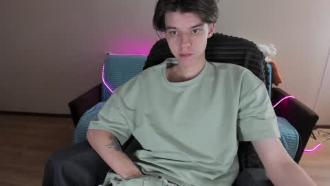 guy_liam1 online show from December 23, 1:24 pm