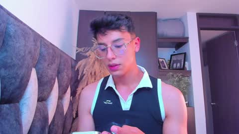Snapshot of guy_twinks chatting on December 15, 12:51 am Gabriel online show from December 15, 12:51 am