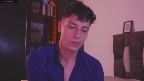 Snapshot of guy_twinks chatting on December 16, 11:21 pm Gabriel online show from December 16, 11:21 pm