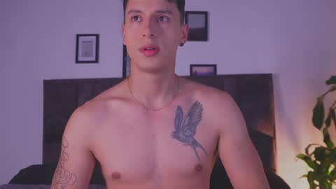 Snapshot of guy_twinks chatting on May 3, 4:51 am Gabriel online show from May 3, 4:51 am
