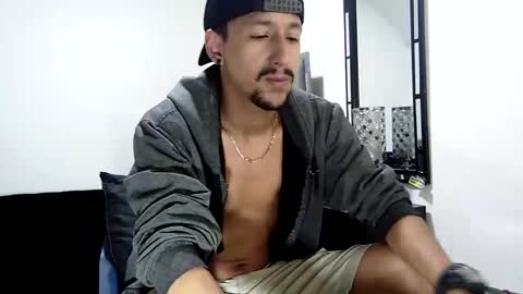 Snapshot of guykarim chatting on December 5, 4:01 pm karim online show from December 5, 4:01 pm