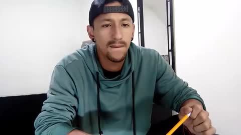 Snapshot of guykarim chatting on January 23, 7:11 am karim online show from January 23, 7:11 am