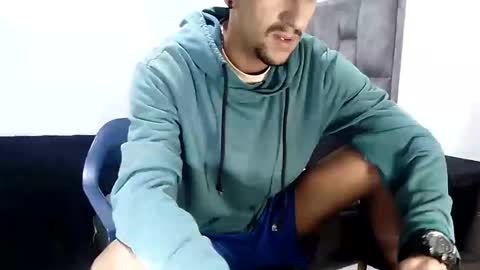 Snapshot of guykarim chatting on February 18, 10:49 am karim online show from February 18, 10:49 am