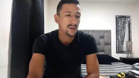 Snapshot of guykarim chatting on May 15, 12:39 am karim online show from May 15, 12:39 am