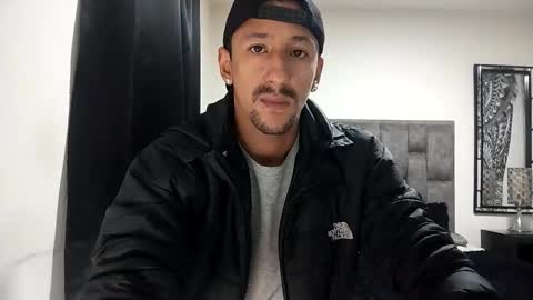 Snapshot of guykarim chatting on June 1, 12:56 am karim online show from June 1, 12:56 am