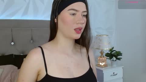 Gwen Drew online show from October 21, 12:50 pm