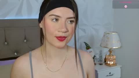 Gwen Drew online show from December 19, 1:07 pm