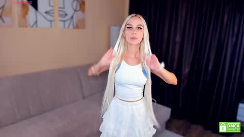 Snapshot of gwenbudlong chatting on January 6, 5:08 am Sofia online show from January 6, 5:08 am