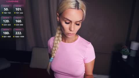 Snapshot of gwenbudlong chatting on October 26, 5:13 am Sofia online show from October 26, 5:13 am