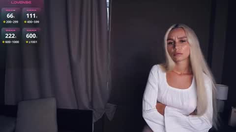 Snapshot of gwenbudlong chatting on October 27, 5:11 am Sofia online show from October 27, 5:11 am