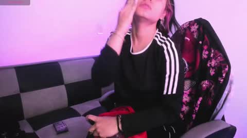 Snapshot of gwenhazel chatting on October 9, 12:03 pm gwenhazel online show from October 9, 12:03 pm