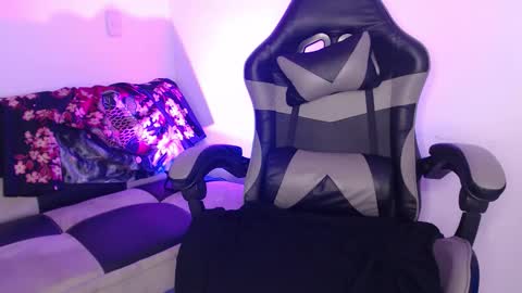 Snapshot of gwenhazel chatting on October 22, 11:43 am gwenhazel online show from October 22, 11:43 am