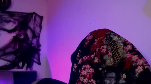 Snapshot of gwenhazel chatting on October 23, 11:42 am gwenhazel online show from October 23, 11:42 am