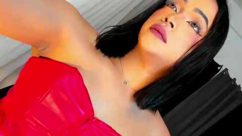 Snapshot of gwenngoddess chatting on October 21, 6:52 pm Call me Miss Gwen online show from October 21, 6:52 pm