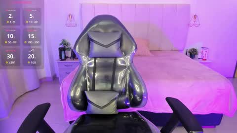 gyal_8_ online show from March 8, 12:31 pm