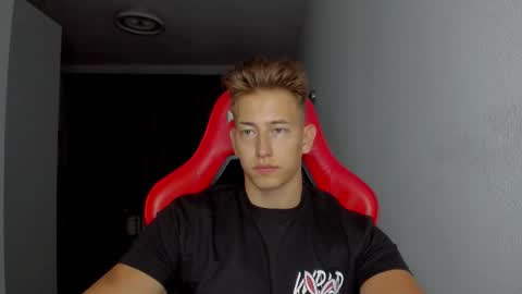 Oliver online show from November 23, 9:47 pm