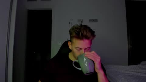 Oliver online show from February 14, 9:33 pm