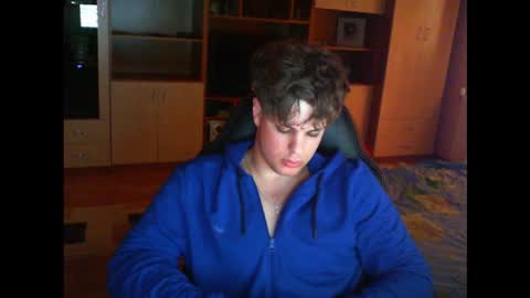 gymguy0505 online show from March 19, 7:45 am