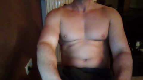 Snapshot of gymxxx_ chatting on January 1, 4:18 pm gymxxx_ online show from January 1, 4:18 pm