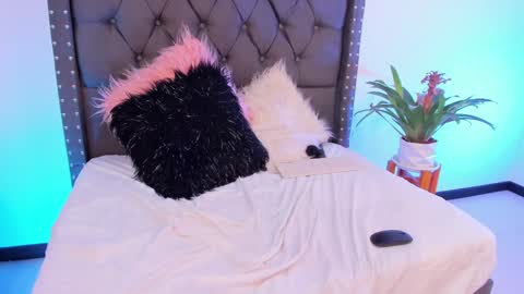 Samy Velvet    dayatorres 23 Followme online show from December 4, 12:19 am