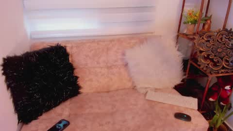 Snapshot of gypsie_velvett chatting on May 4, 8:27 pm Samy Velvet dayatorres 23 Followme online show from May 4, 8:27 pm