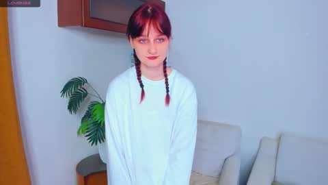 Kelly  Lilly online show from October 11, 6:50 pm