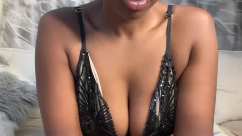 Snapshot of h_o_t_goddess chatting on June 25, 5:07 am h_o_t_goddess online show from June 25, 5:07 am