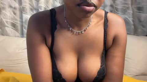 Snapshot of h_o_t_goddess chatting on July 12, 3:52 am h_o_t_goddess online show from July 12, 3:52 am