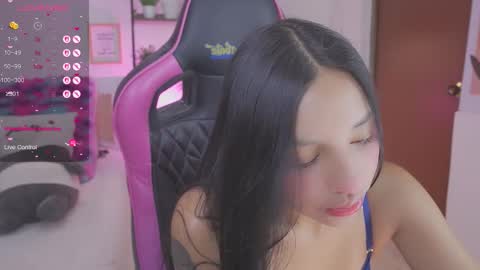 Hade online show from February 12, 6:47 pm